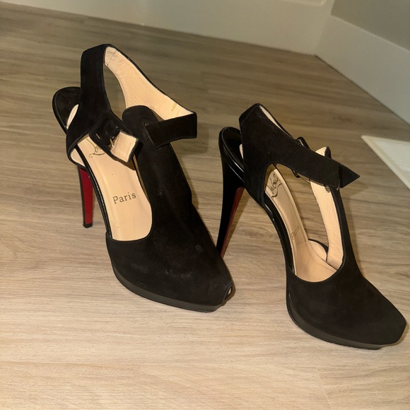 Christian Louboutins heels size 39 - Picture 2 of 3